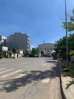 đất dịch vụ 5,5ha trạm trôi view đối diện biệt thự lideco 67,7m2 mt5m giá 10,5 tỷ