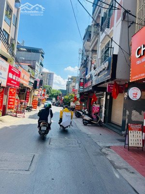 chỉ hơn 5 tỷ sở hữu ngay nhà định công 32m 6 tầng có sổ đỏ, ngõ ba gác,ở ngay,cực gần ô tô