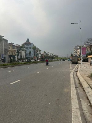 chính chủ bán nhà mặt phố nguyễn gia bồng-ngọc thuỵ dt:515m2,mặt tiền 25m giá 162 tỷ.lh 