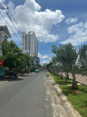 bán gấp nhà cũ 90m2 đất| sổ hồng riêng| hẻm lớn 1 sẹt đường ngô sĩ liên f.14 quận 8