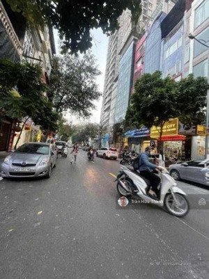 siêu phẩm 6 tầng - lô góc - 63m đường vành đai 3 - mt khủng + vỉa hè. giá 29.x tỷ ( thương lượng ).