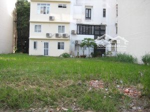 cần tiền đáo hạn muốn bán gấp quĩ đất đẹp 300m2 nằm ngay mặt tiền huỳnh tấn phát,p.phúthuận,q.7!