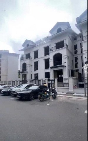 cần bán biệt thự hdi tây hồ 135m x 3,5 tầng x mặt tiền 8,5m có hầm 