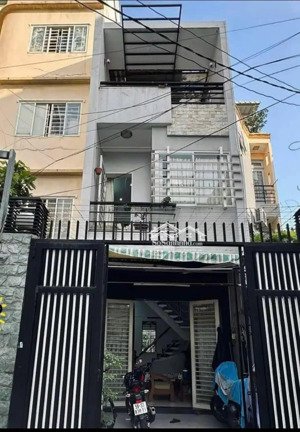 cách vòng xoay dân chủ chỉ 200m, nhà 3tầng 63,7m2 (4,5m x14m) giá 4,3tỷ đường cmt8, p13, quận 10