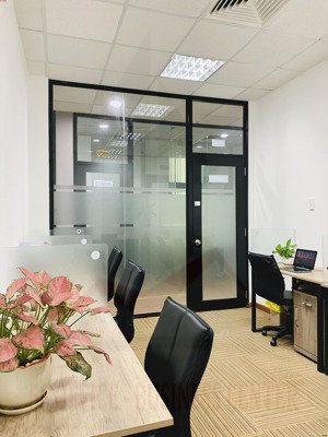 ai bảo văn phòng xịn phải đắt?