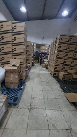 cho thuê kho nhà xưởng 200m2 bồ đề ( 237 phú viên) 11,8 triệu/t lh gần cầu chương dương.