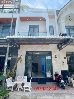 CHÍNH CHỦ THANH LÝ NHÀ 1 TRỆT 1 LẦU GẦN BẾN XE QUẬN 8 TPHCM !