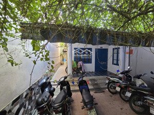 bán biệt phủ sân vườn cầu giấy- ô tô 16 chỗ đỗ cửa