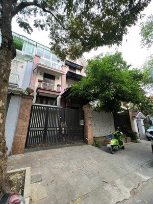 chính chủ cần bán nhà phân lô ngõ 140 giảng võ-ba đình- hà nội 131m2x3t,mặt tiền 11.2m, 62.9 tỷ