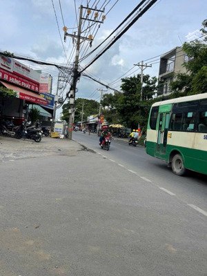 bán nhanh nhà 1 trệt 1 lầu hẻm xe hơi ngay vòng xoay phú hữu giá 8,8 tỷ