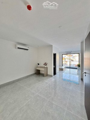 cho thuê studio 1n1k ban công, full nội thất mới siêu rộng tới 65m2 ngay vincom trần duy hưng