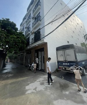 duy nhất 1 căn 4t dt 35m2 ôtô lùi cửa full nội thất( 4p ngủ) gần ql 21b cầu thạch bích chỉ 3,25 tỷ