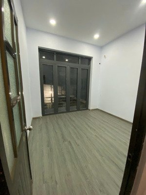 nhà 1 trệt, 1 lầu, linh tây, giá 3,35tỷ.