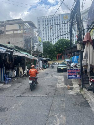 bán khuôn đất lớn 690m2 đường nguyễn trãi quận 1 chỉ 240 triệu/m2