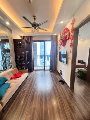 bán căn 2 ngủ 2vs tầng trung sẵn đồ hoàng huy commerce. giá bán chỉ: 2,3 tỷ