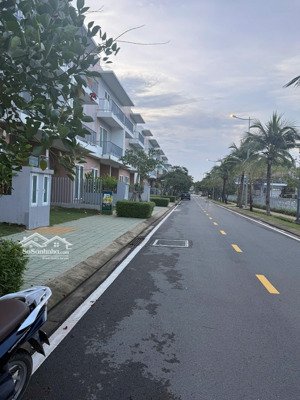 giảm 400tr còn 8,1 tỷ. nhà full nội thất. dragon village phú hữu