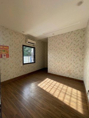 cho thuê phòng cửa sổ trời ngay chợ bình thành giá 2tr5/th