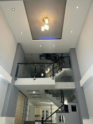 chính chủ gửi bán gấp nhà đẹp hẻm lạc long quân, tân bình, tiện ích bủa vây, giá 4 tỷ tl