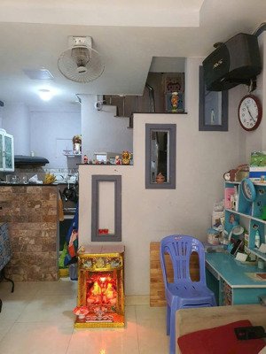 nhà rộng gần 4 mét chỉ 4,2 tỷ ngay ngã tư hàng xanh