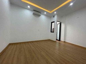 siêu phẩm- gần phố
khương trung - thanh xuân, - dt 51m2
- 3 tầng
- 5m mặt tiền
- giá 8.,1 tỷ