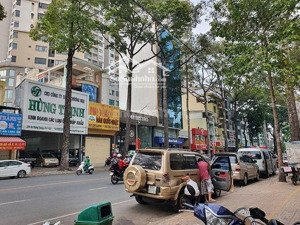 bán nhà mặt phố nguyễn chí thanh, 43 tỷ, 135m2, view đẹp, hàng hot