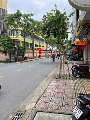 bán gấp nhà đường tân vĩnh p4,q4,dt:8x9m,giá:15,2tỷ(5 lầu)