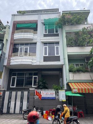 bán nhà số 30 đường số 16 p4 q4,dt:4.5x10m,gía:12.5tỷ(4 lầu)