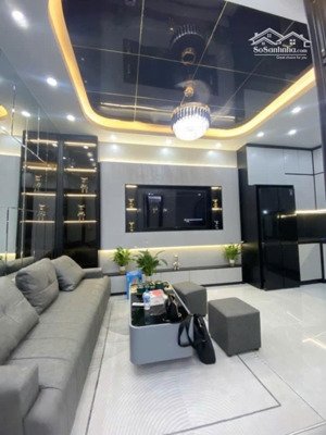 nhà đẹp trần khát chân, 30m2 5 tầng lô góc 3 mặt thoáng