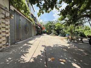 bán nhà mặt tiền khu mã lò - đ.số 18b - 369m2 - 45phòng - thu nhập gần 100tr/th . đường xe tải