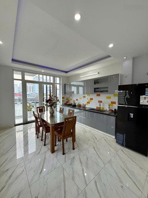 bán nhà 4 tầng nằm ngay khu kinh doanh trung tâm ,vị trí đắc địa tp