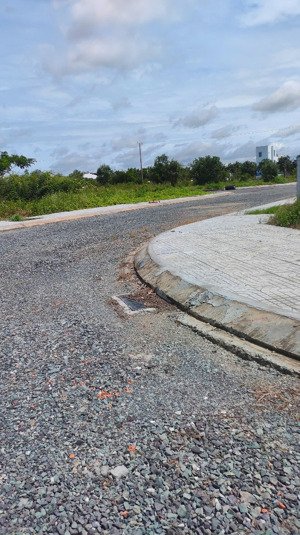 ngộp quá anh chị ơi ! đất kdc tân đô giá chỉ 590 triệu/ 114m2 thổ cư ngang 6m vỉa hè, sổ riêng