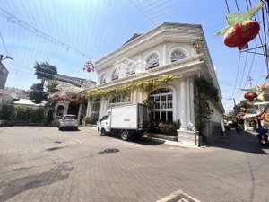 vị tri kinh doanh, nhà 4 tầng hẻm thông 6m thống nhất, p.15, gò vấp, dt 190m2 (5.6 x 33), nở hậu.