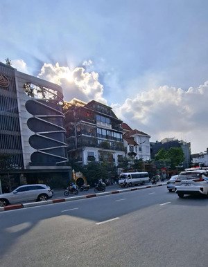 bán nhà mặt phố tại đường nghi tàm 150m2, 7 tầng 1 hầm giá 77 tỷ. tây hồ