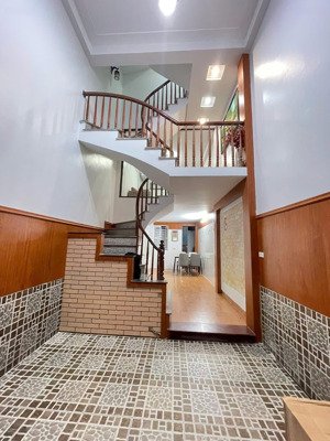 nhà đẹp ở luôn định công thượng 32m2x5t, có luôn 6 ngủ 5,9tỷ.