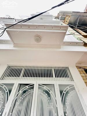 Chỉ 5,9 tỷ có ngay nhà gần phố Hoàng Hoa Thám 37m², 5 tầng, dân xây