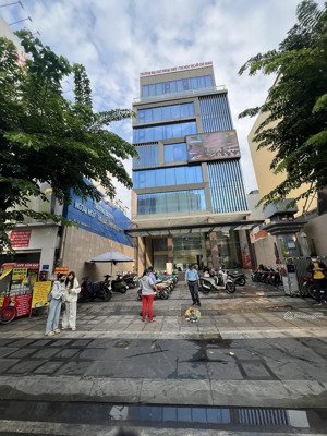 xuống giá 12,8 tỷ! bán gấp nhà mặt tiền quốc hương - dt: 12x35m - xd: hầm 7 tầng - giá: 74 tỷ tl