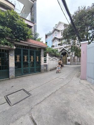 nhà 2 mặt hẻm-xe hơi ngủ nhà-hẻm xe tải-ngang hơn 5m-dòng tiển 70tr/th