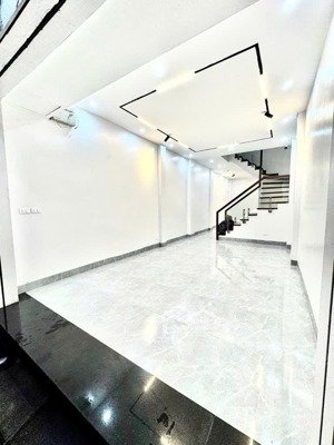 trung tâm cầu giấy ô tô vào nhà ở đỉnh kinh doanh sầm uất - ngõ thông tứ tung - 50m - 6 tầng