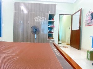 bán nhà đẹp 4tầng 30m 5tỷ tại 138 ỷ la, dương nội, hà đông, ô tô dừng đỗ trước cổng, có sân để xe