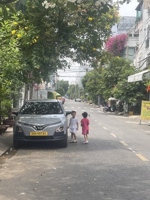 mặt tiền kinh doanh siêu đỉnh khu họ lê - giá tốt - 4 tầng vuông vức 4 x18m hoàn công đủ