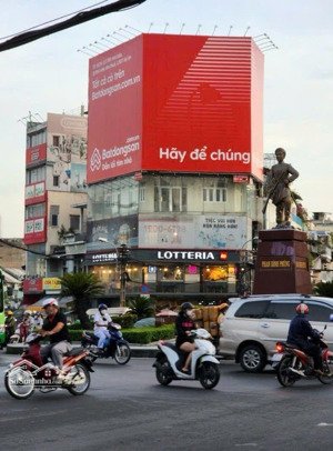 dòng tiền ~5% góc 3 mặt tiền hồng bàng quận 5, 10x10, 6 tầng thang máy, hd thuê 250 tr/th, chỉ 63tỷ