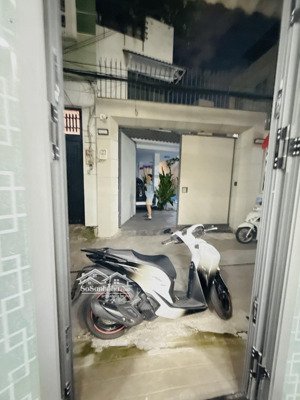 nhà đường lê quang định - 4tầng
36m - hẻm xe hơi đậu cửa - chỉ 4,5 tỷ