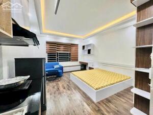 Cần bán gấp siêu phẩm Cầu Giấy 40m2, 6T, lô góc, thang máy, mặt ngõ thông kinh doanh