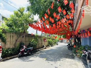 bán nhà tứ liên tây hồ dt 52/56m x 6t x mt 4m giá 15,5 tỷ có thương lượng