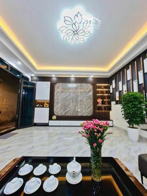 bán - 45m2 x 5 tầng x giá 8,9 tỷ ( có tl) lh : 
* trung tâm phố kim mã - ba đình