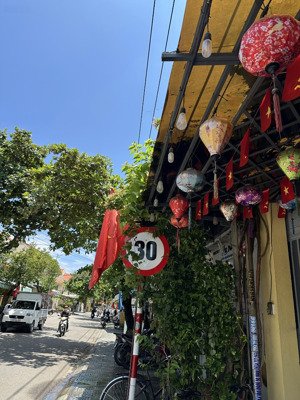 ngay chợ tân an, kinh doanh đông đúc, 85m2 mặt tiền đinh tiên hoàng chỉ 7.5 tỷ phố cổ hội an.