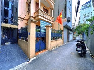 bán nhà chính chủ 45m 4 tầng phố giảng võ - 2 thoáng- 20m ra phố- nhà dân xây chắc chắn móng 7 tầng