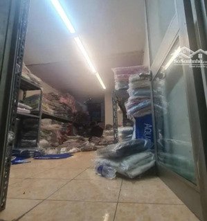 nhà mặt phố hàng ngang buôn bán kinh doanh sầm uất. diện tích 106 mét, xây 3 tầng lối cổ. giá 38 tỷ