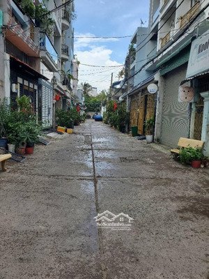 bán nhà chính chủ - ngay nguyễn sơn-đường nhựa xe tải thông - tặng full nội thất- nhỉnh 4 tỷ tl