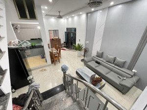 bán nhà hiếm hoang như tiếp long biên